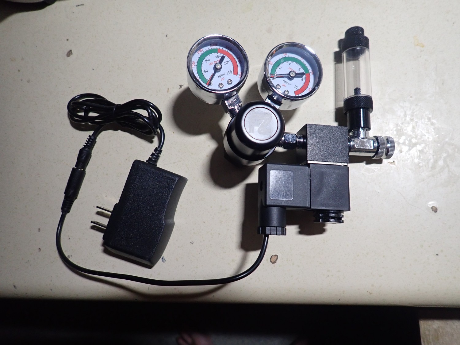 Pressure regulator for
        aquarium